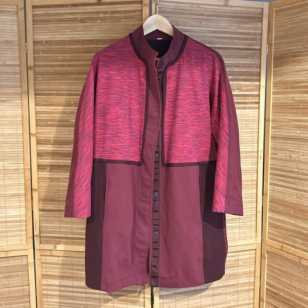 Lululemon Jacket: tag cut size Medium or 6/8